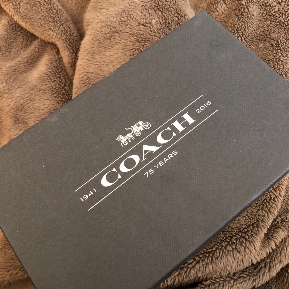 NWT Coach RARE gorgeous wild hearts wristlet!FIRM - Picture 5 of 5